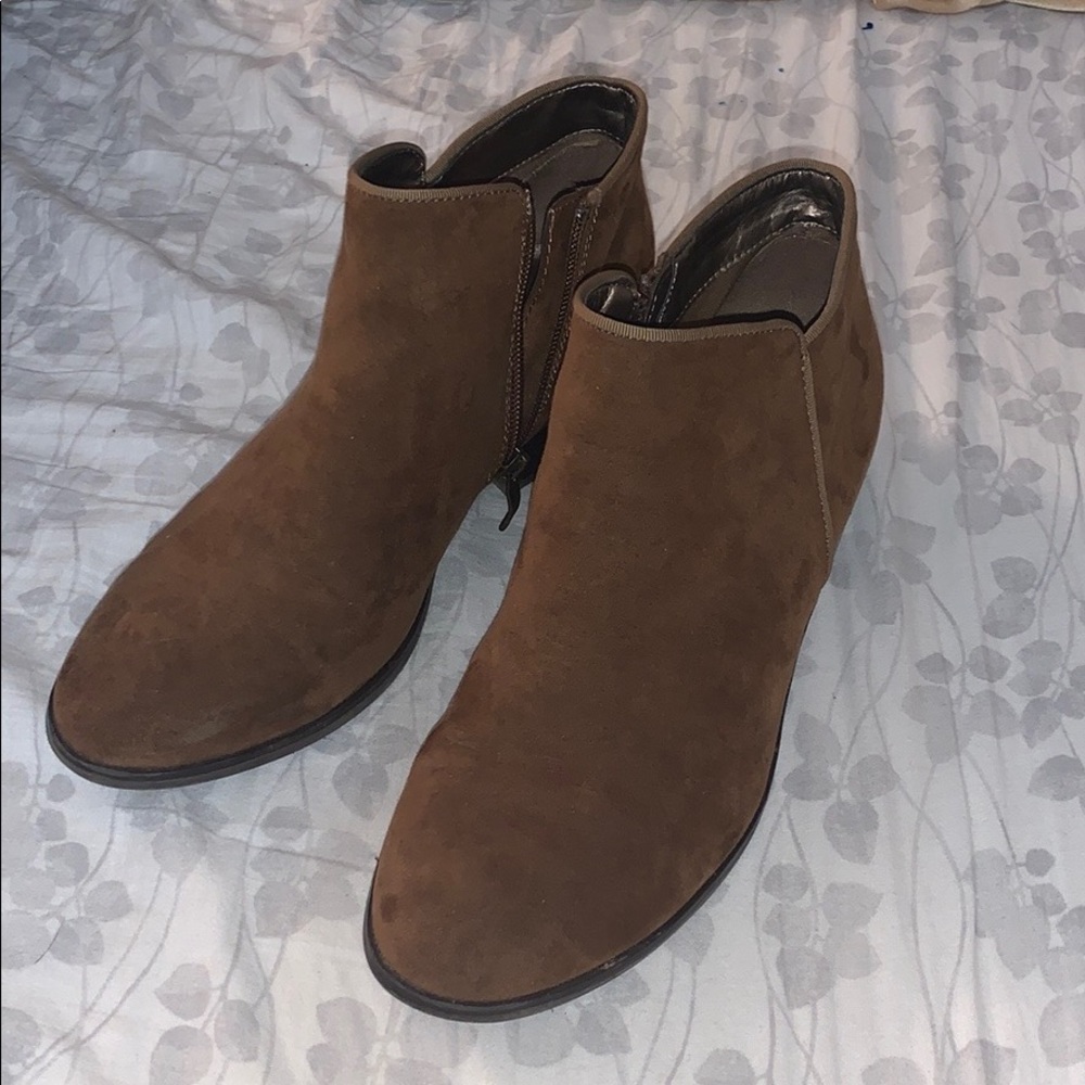 Adorable brown booties!